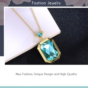 New 3D Blue Crystal Necklace